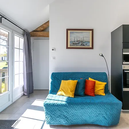 Les De Chateau Trompette Daire *